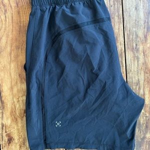 Lululemon pacebreaker short in 5” inseam black color size medium